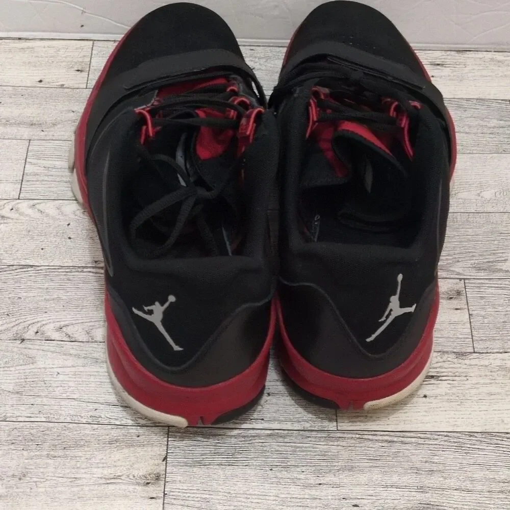 Jordan Trunner Dominate Flex Bred Black/Red Low Top 602667-010